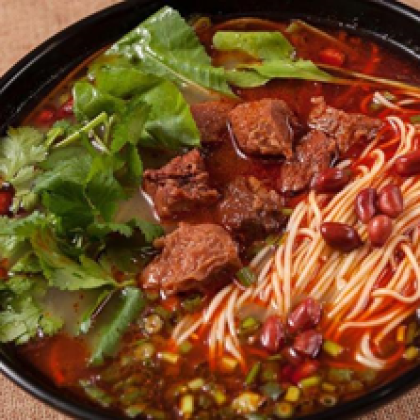 128.Суп с лапшой и говядиной 牛肉面