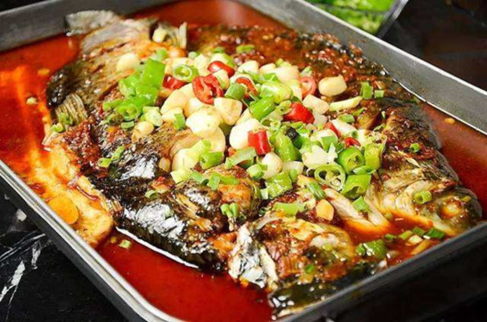 Жареная рыба с чесночным вкусом 蒜香烤鱼
