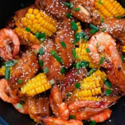 92.Куриные крылья с креветками 铁板鲜虾玉米鸡