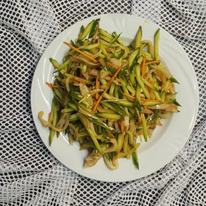 13.Салат кальмар с огурцом 黄瓜拌鱿鱼