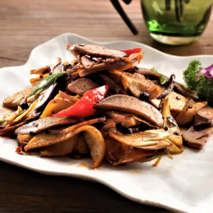 55.Язык тушеный с овощами 炒口条