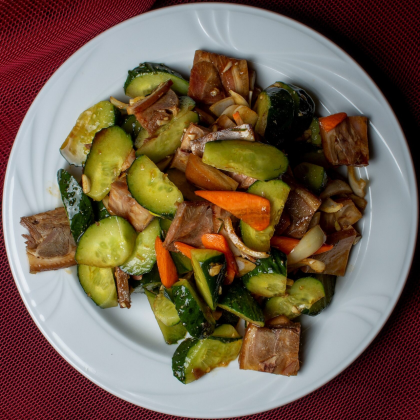 4. Салат Рулька с огурцом 肘花拍黄瓜