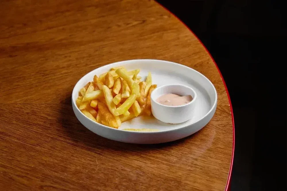 Детский картофель фри с соусом гольф