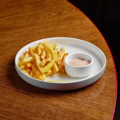 Детский картофель фри с соусом гольф