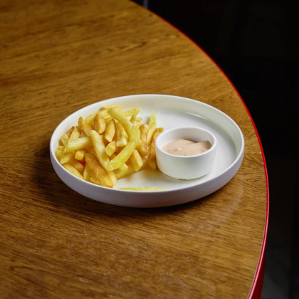 Детский картофель фри с соусом гольф