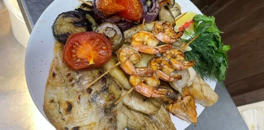 Ассорти из рыбных шашлыков