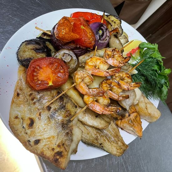 Ассорти из рыбных шашлыков