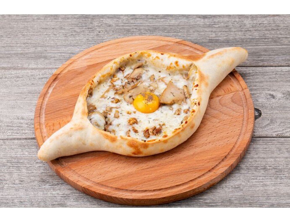 Хачапури по-аджарски с грибами и орехами