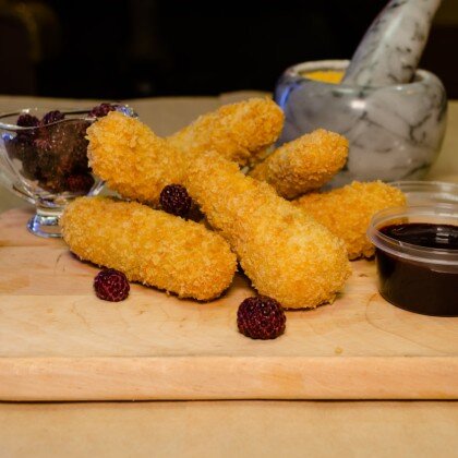 Сулугуни в панировке & соус