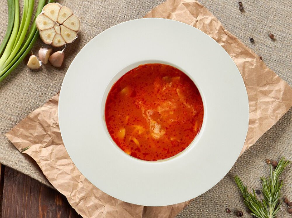 Суп из томатов с морепродуктами и грибами