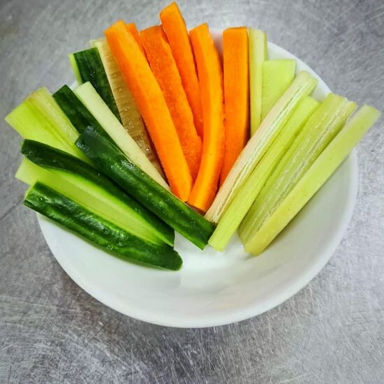 Стики из морковки и яблока