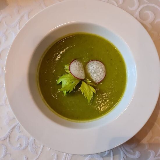 Суп пюре из брокколи с сухариками