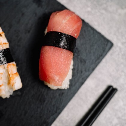 Суши с тунцом
