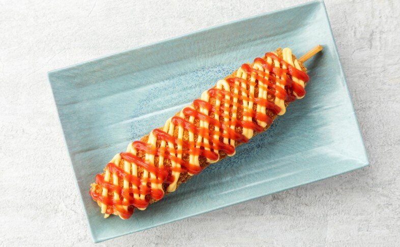 Корн-дог с сыром и сосиской
