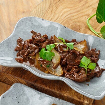 Жареная баранина с луком