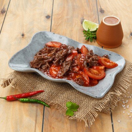 Говядина с помидорами