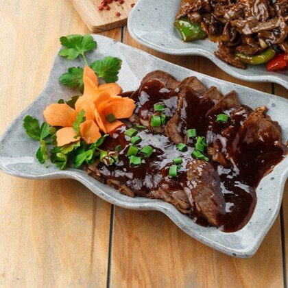 Отварная говядина под соевым соусом