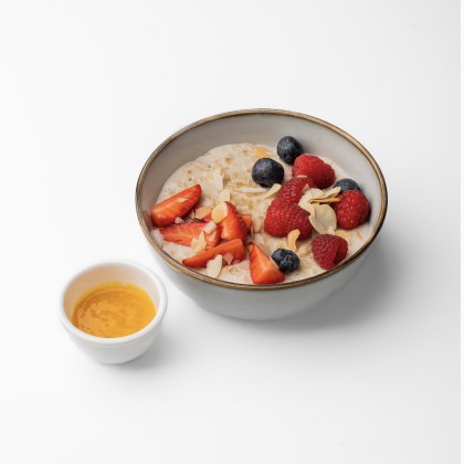 Овсяная каша с клубникой