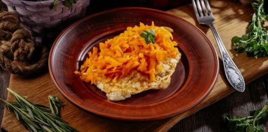 филе трески под морковным соусом