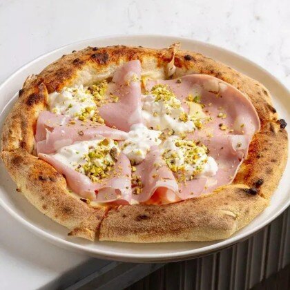 Пицца Мортаделла и фисташки