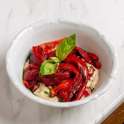 Печеный перец "Рамиро" с тунцом и соусом тоннато