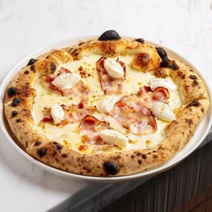 Пицца с маскарпоне и беконом