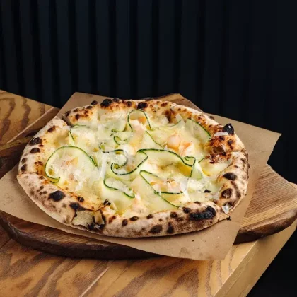 Пицца с цукини и креветками