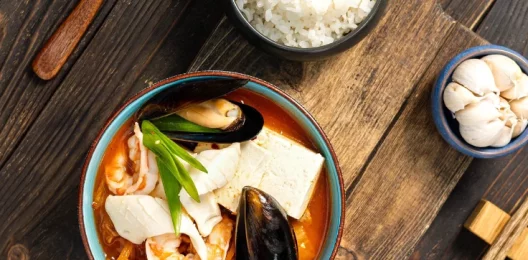 Хемуль кимчи тиге/kimchi tige with seafood
