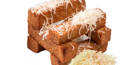 Гренки с сыром и сливочно-чесночным соусом