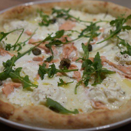 Пицца «Лосось & Страчателла»