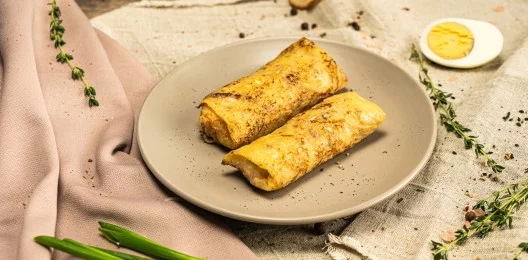 Блины с луком и яйцом