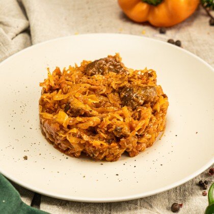 Капуста тушеная с копченостями