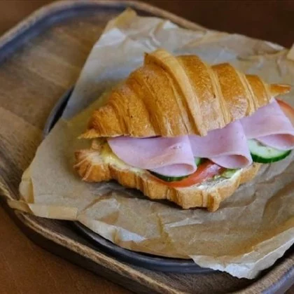 Круассан ветчина-сыр