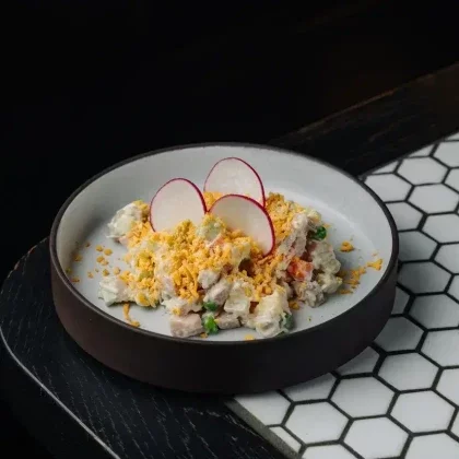 Оливье с куриным бедром - 1кг