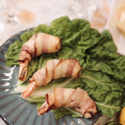 Креветки в беконе