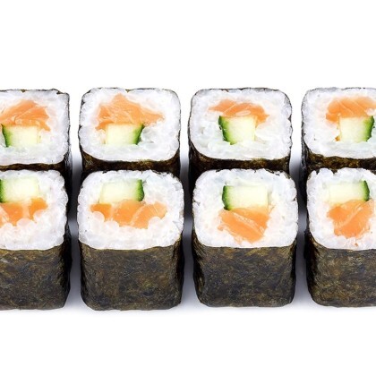 Ролл Маки с лососем и огурцом
