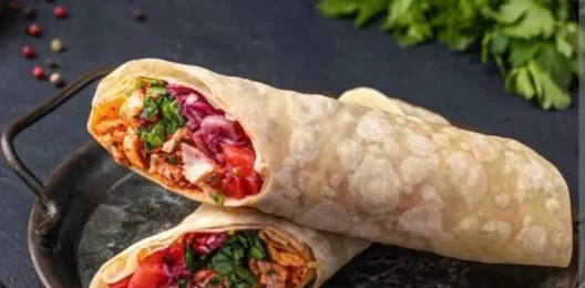 Тантуни с курицей в лаваше