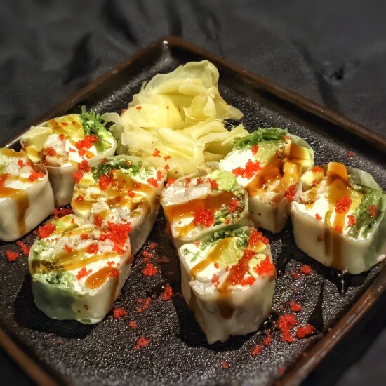 Ролл без риса с угрём и такуаном