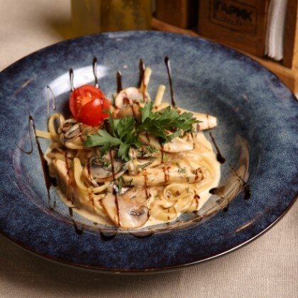 Паста с курицей и грибами