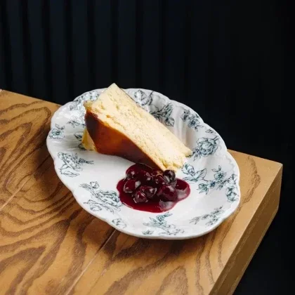 Баскский чизкейк с вишней