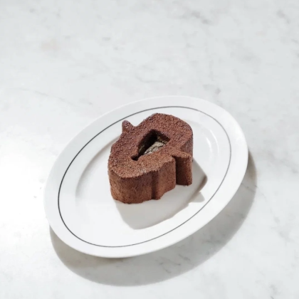 Шоколадный мусс с вишней и миндальным кранчем