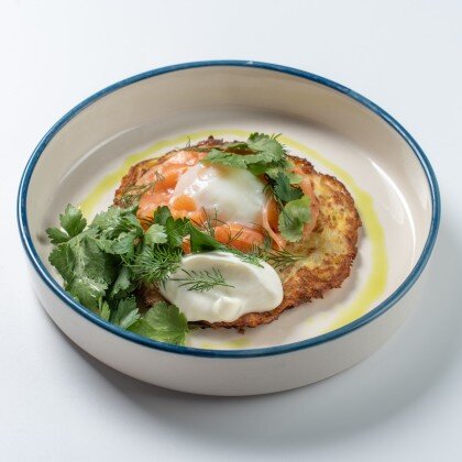 Дранник с форелью и голландским соусом