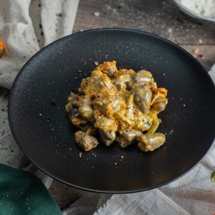 Сердечки куриные в сливочном соусе