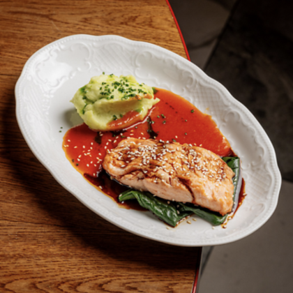 Лосось с томатной эмульсией и картофельным пюре с васаби