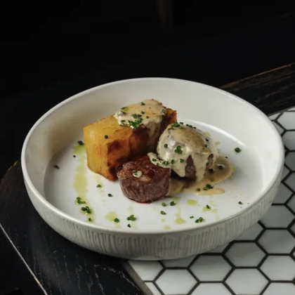 Медальоны из телятины с картофельным гратеном