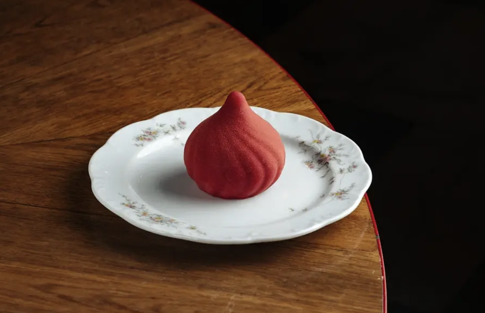 Шоколад, малина, перец - корпусное пирожное