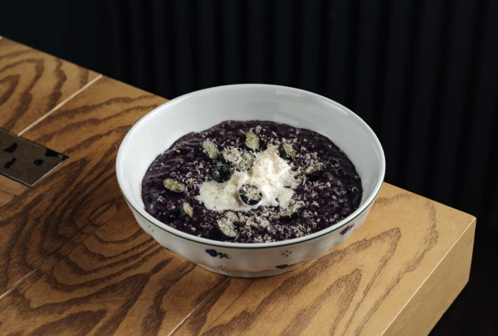 Черничная рисовая каша со страчателлой
