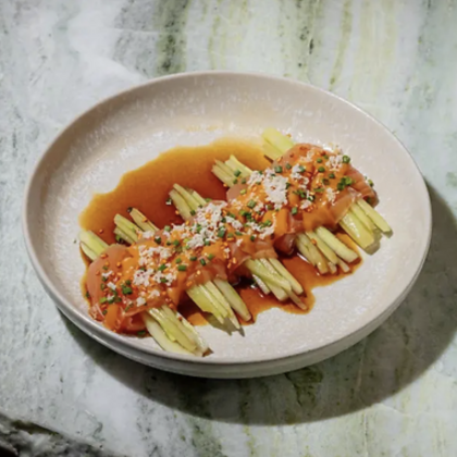 Лосось, кимчи, огурцы