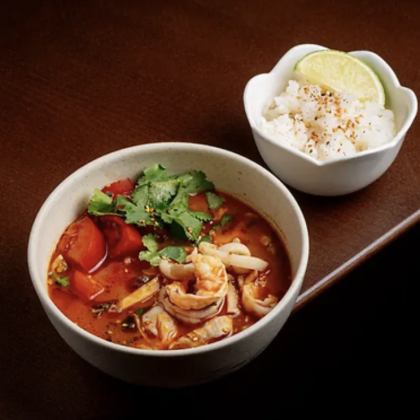 Том ям с морепродуктами