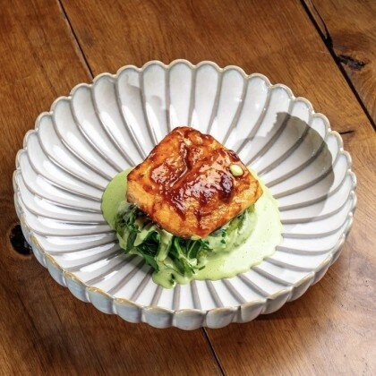 Лосось с картофельно-базиликовым пюре